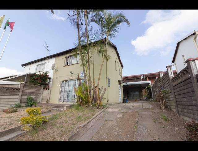 2 BEDROOM HOUSE RENTED IN CROSSMOOR